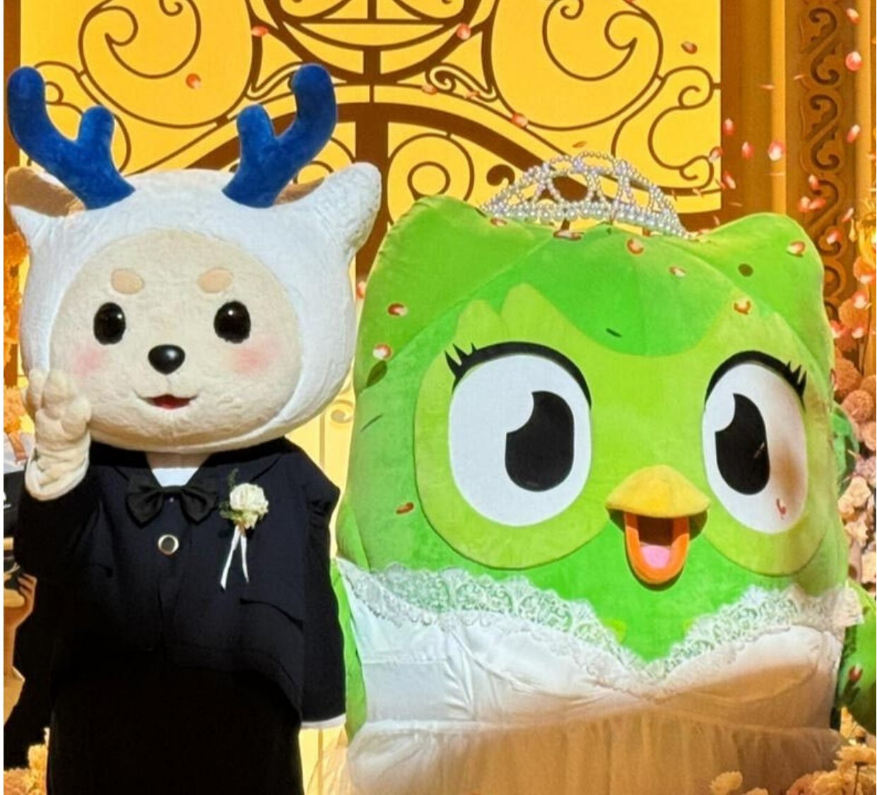 瑞幸 × 多邻国,联的不是名,是咖啡姻
